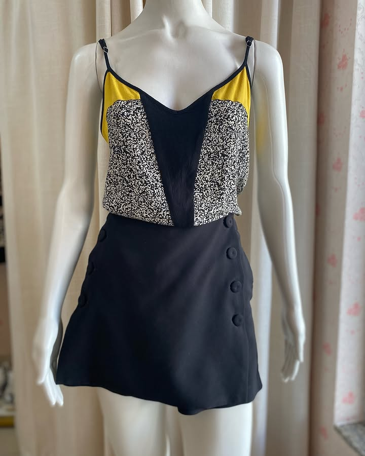 Manequim com conjunto preto e branco — moda feminina